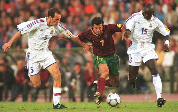 Figo et le Portugal sont éliminé en demi-finale de cet euro par la France futur vainqueur de la compétition, sur le score de...