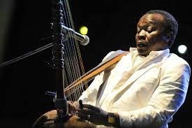 Un autre grand musicien africain mais guinéen celui-ci auteur du titre "yéké yéké" en 1987 ?