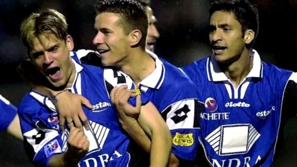 Qui les troyens ont-ils éliminé lors du premier tour de la Coupe UEFA en 2001 ?