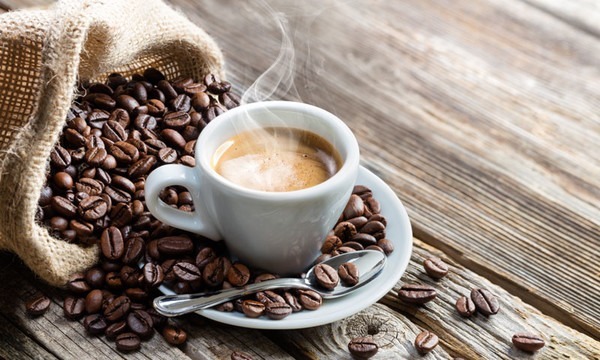 Cinq caractéristiques essentielles définissent le café, cherchez l'intrus :
