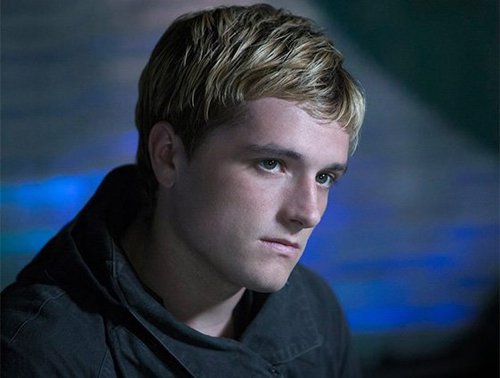Qui est le garcon qui est tiré au sort avec Katniss pour l'accompagner aux Hunger Game ?