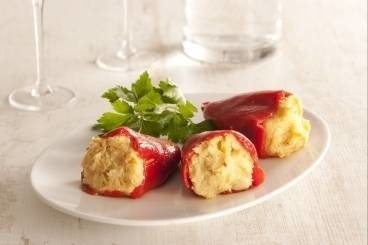 Produit en Espagne et largement présent dans la cuisine basque, le pimiento del piquillo est un petit poivron :