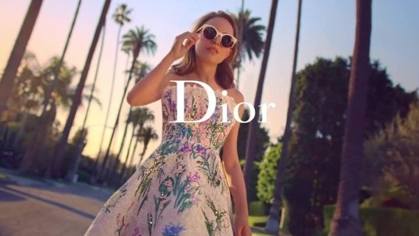Quelle chanson entend-on dans la pub du parfum "Miss Dior" avec Natalie Portman, sortie en 2017 ?
