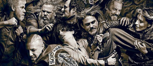 Dans la série « Sons of Anarchy », Sons of Anarchy est le nom d’un club de bikers.