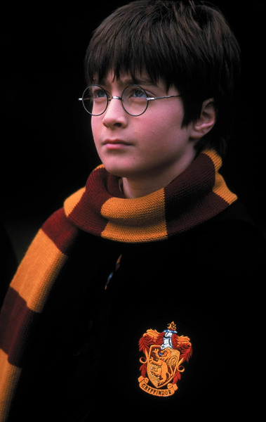 Qui est ce jeune britannique qui tient le rôle principal de la saga en incarnant Harry Potter ?