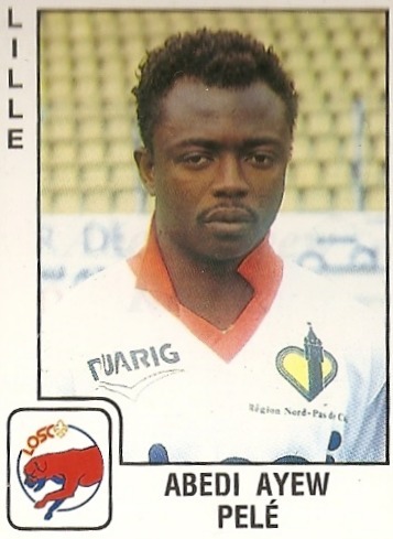 Prêté par l'Olympique de Marseille, combien de saisons Abédi Pelé a-t-il passé à Lille ?