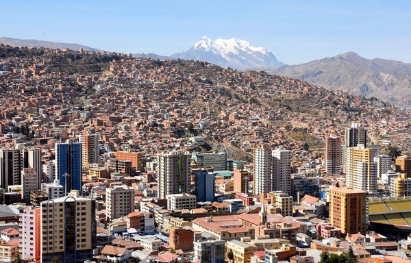 Quelle ville sud-américaine est la plus haute capitale du monde ?