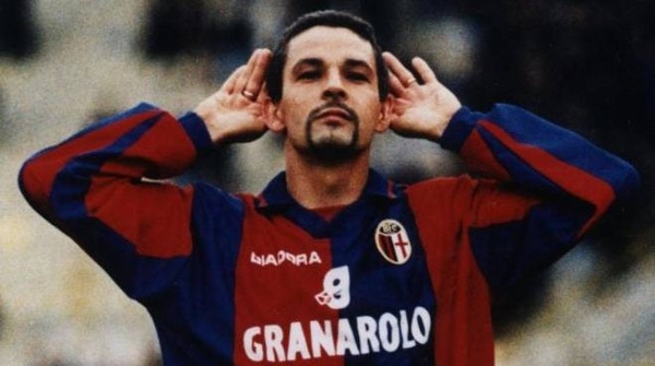 En 1997 il signe à Bologne où il ne restera qu'une seule saison.