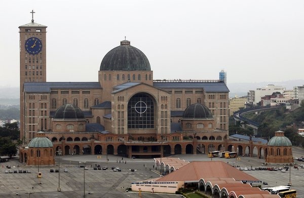 Quel célèbre édifice a été inauguré par le pape Jean-Paul II en 1980 à Sao Paulo au Brésil ?