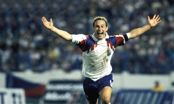 Le 3 septembre 1991, sur le terrain de quelle équipe JPP inscrit-il un doublé qui offre la victoire à l'équipe de France lors des éliminatoires de l'Euro 92 ?