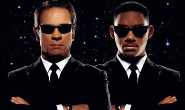 Tommy Lee Jones et Will Smith dans Men In Black dans les rôles des agents...?