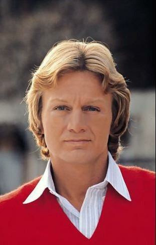 Quel 45 tours de Claude François sort le jour des obsèques du chanteur le 15 mars ?