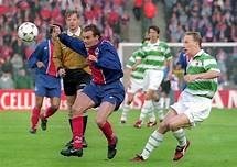 Combien de finale de coupe d'Europe le PSG a disputé dans les années 90 ?