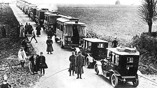 Comment sont appelés les engins motorisés civils réquisitionnés par l'armée française en 1914 ?