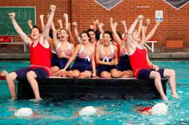 Pour quelle occasion le Glee Club chante dans une piscine ?