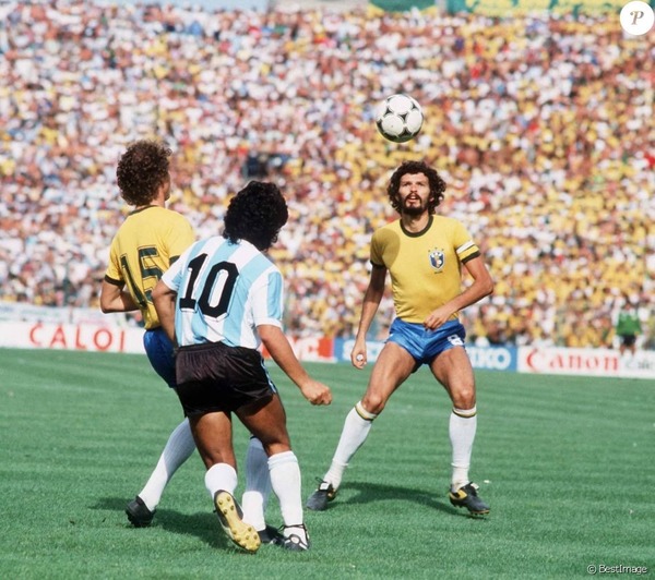 Sur quel score le Brésil bat-il l'Argentine lors du Mondial 82 ?