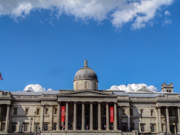 Quel célèbre musée se trouve à Trafalgar Square ?