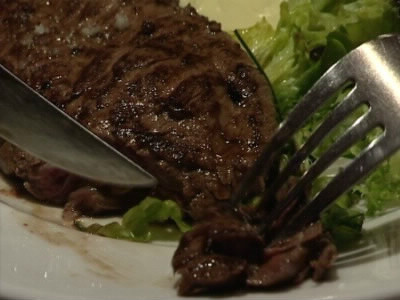 Fin juillet 2013, un restaurant londonien a annoncé qu’il ajouterait à sa carte, "d’ici 5 à 10 ans", un steak artificiel issu de cellules souches. Combien pour ce steak ?