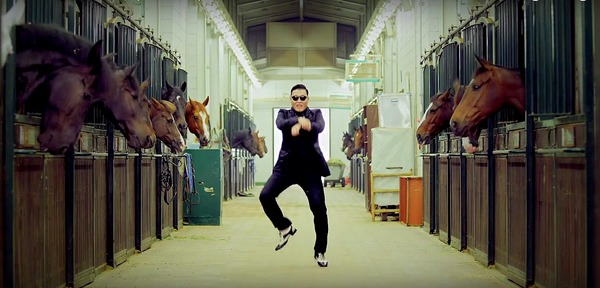 À quoi le chanteur Psy fait-il référence dans son titre "Gangnam Style", sorti en 2012, dont la chorégraphie est vite devenue virale ?