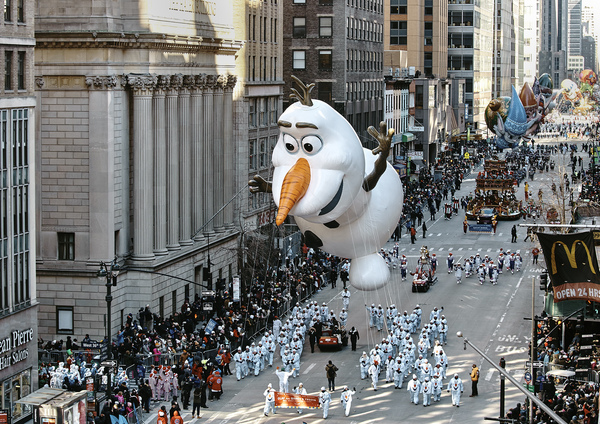 By which famous store is the thanksgiving parade organised ?