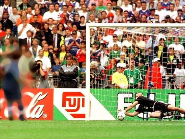 Lors du quart de finale du Mondial 98, de quel italien Fabien Barthez a-t-il stoppé le tir ?
