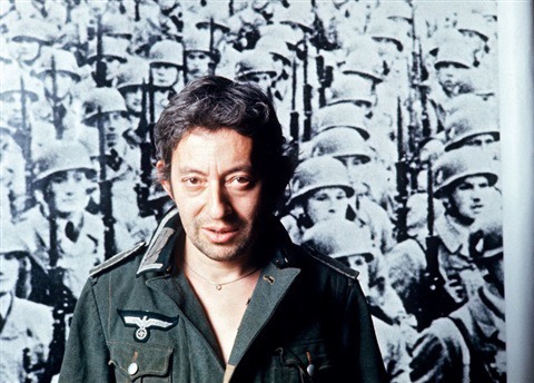 En 1975, Serge Gainsbourg nous chante un Rock around .....