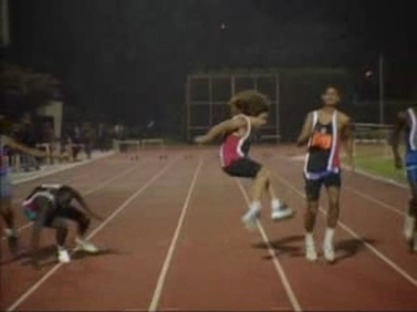 Dans une parodie sportive, à qui doit-on le célèbre : "Cela ne nous regarde pas !" ?