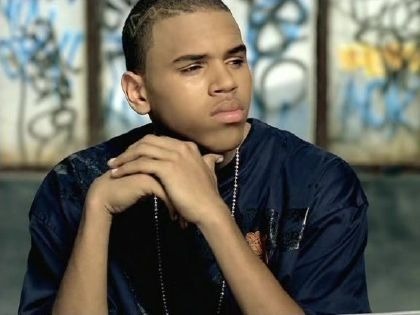 Dans "Say Goodbye", Chris Brown renonce à sa copine pour..