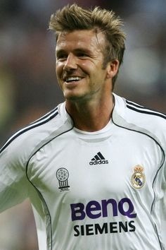 En juillet 2003, David Beckham quitte Manchester United pour rejoindre le Real Madrid