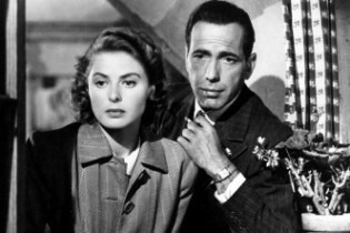 Quelle célèbre actrice peut-on admirer dans "Casablanca", film de 1942 ?