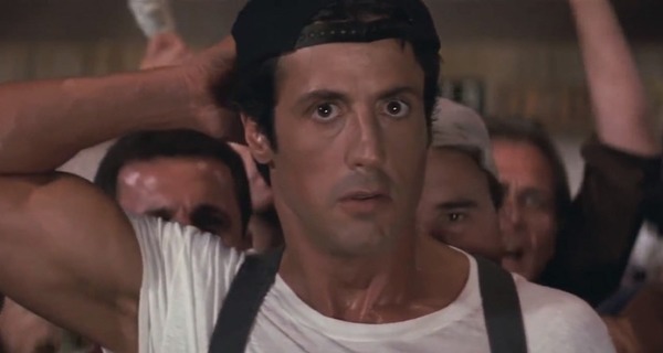 Stallone dans "Over the top" conduit...?