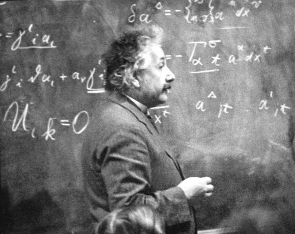 Que calcule la célèbre équation E=mc2 d’Einstein, formulée en 1905 ?