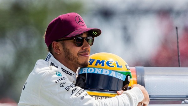 A quelle occasion un casque "Ayrton Senna" a-t-il été remis à Lewis Hamilton ?