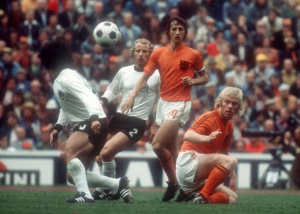 Qui est le seul buteur hollandais de la finale de 1974 ?