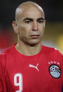 Pour quelle sélection Hossam Hassan jouait-il ?