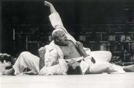 Wim Ruska est le seul judoka à remporter sur une même olympiade 2 médailles d'or ?