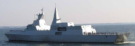 Comment appelle-t-on le navire de moins de 2000 tonnes conçu pour l’escorte de navires marchands et la lutte anti-sous-marine