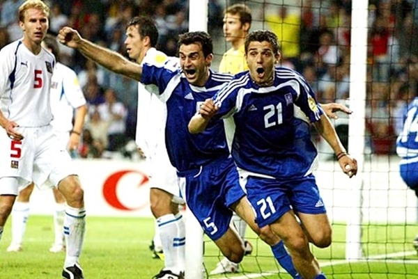 Dans la seconde demi-finale, les Grecs éliminent les Tchèques grâce à un but ...