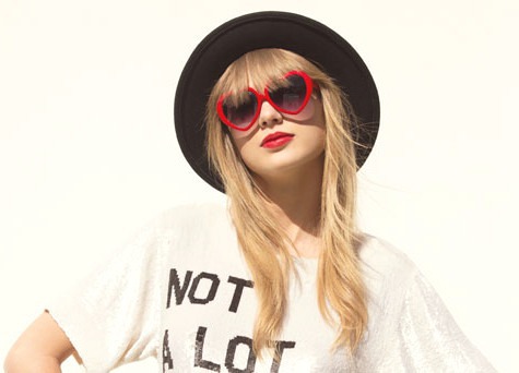 Hangi ünlünün gitarında Taylor Swift sticker i var?