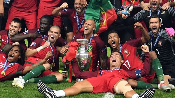 C'est terminé, le Portugal remporte l'Euro 2016. C'est le premier trophée majeur de son histoire.