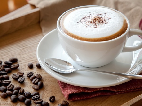 De quel pays est originaire la recette du cappuccino et de sa coiffe de lait ?
