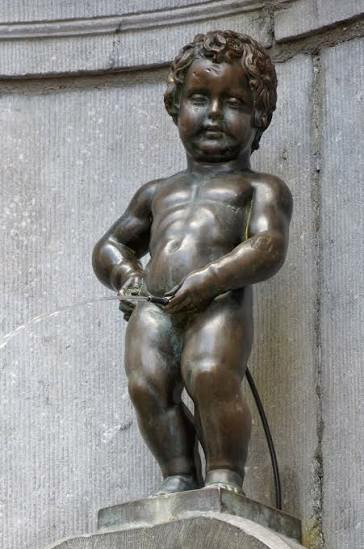 Dans quoi "pisse-t-on" lorsque l'on dit ou fait quelque chose d'inutile ?