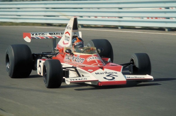 Cette même année, l'écurie McLaren remporte également son premier titre de Champion du Monde des Constructeurs.