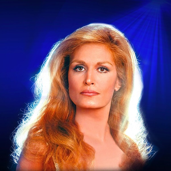 Chanteuse bien connue des français et née au Caire, il s'agit de ?