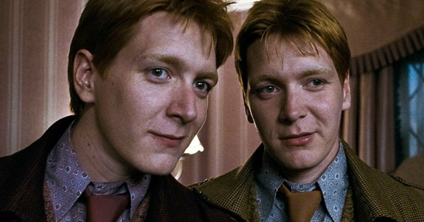 Quel jumeau Weasley meurt au cours de la Bataille de Poudlard ?