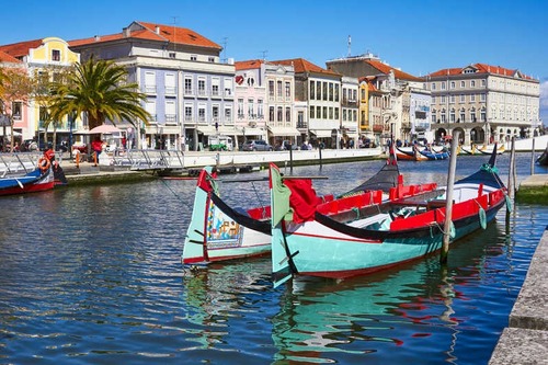 Quelle ville, proche de Porto, est surnommée la Venise du Portugal ?