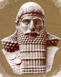 O Primeiro Império Babilônico surgia após o fim dos povos acadianos, sobre rei da Babilônia, informe o correto.