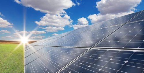 Qual alternativa apresenta uma vantagem da energia solar?