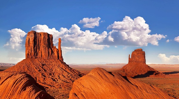 Où peut-on admirer le célèbre Monument Valley ?