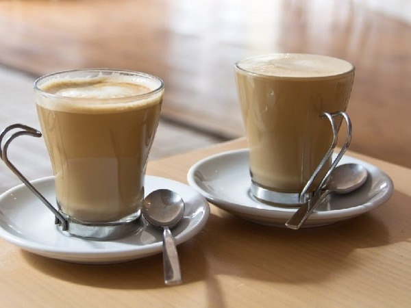 En Suisse romande, que demande-t-on pour boire un café au lait ?